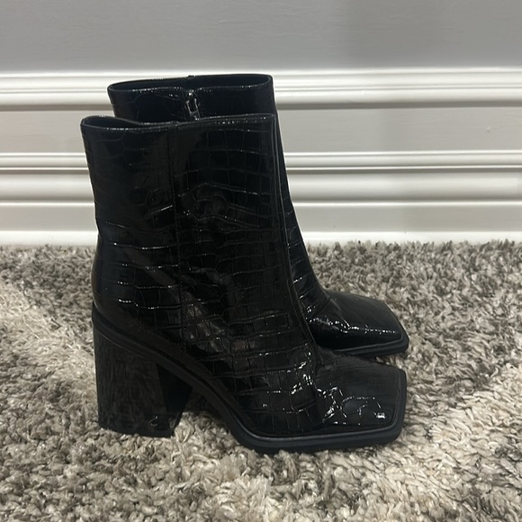 Sam Edelman Circus Women's Layla Black Croc-Embossed Ankle Boots - Picture 8 of 12